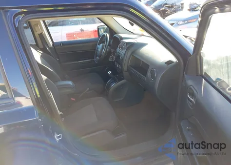 2017 Jeep Patriot Latitude 4X4 z USA, uszkodzony, nr VIN 1C4NJRFB5HD181598